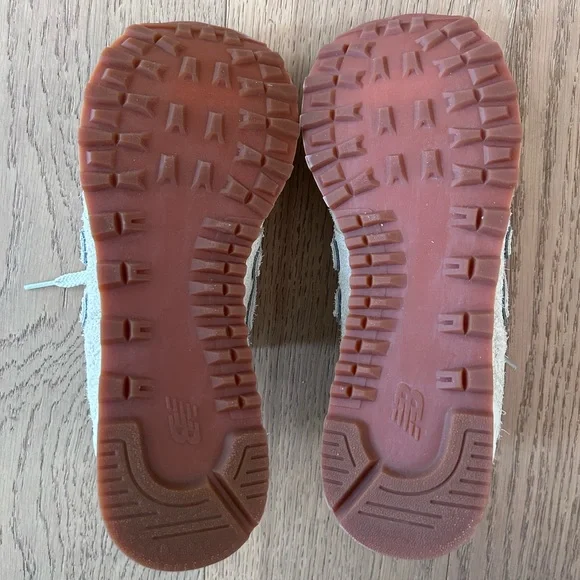 New Balance 574 | Mineral Green | Size 8 | Never Worn - Picture 7 of 9